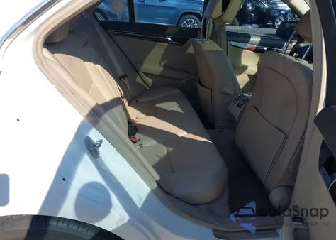 2009 Mercedes-Benz C 300 Luxury 4Matic z USA, uszkodzony, nr VIN WDDGF81XX9R065265